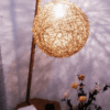 Lampadaire avec Table – Image 8