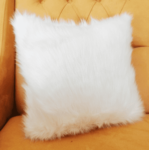 coussin décoratif fourrure blanc