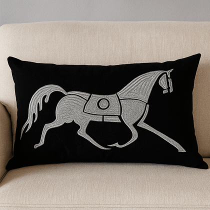 Coussin Noir brodé cheval Argent