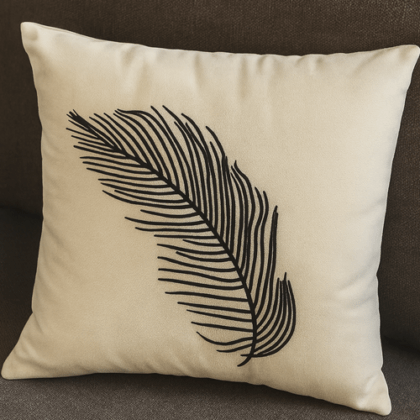 Coussin Blanc Sale brodé plume Noir