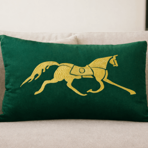 Coussin Vert brodé cheval Doré