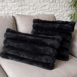 Pack coussins fourrure bande Noir ARmin Home 1