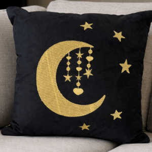coussin noir brodé C Ramadan