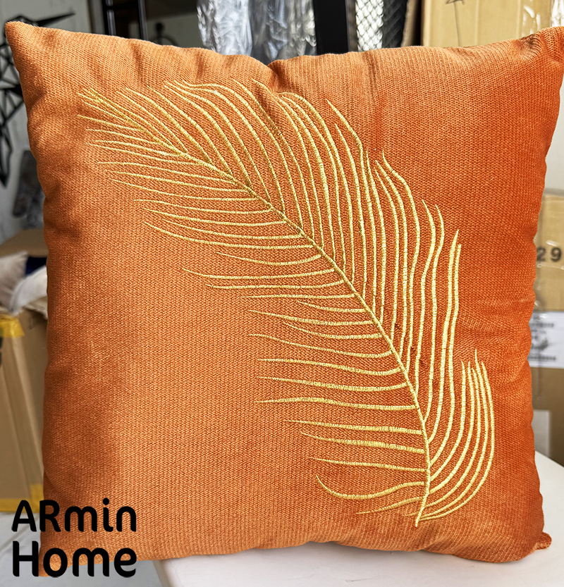 Coussin Orange brodé plume Doré – Image 2